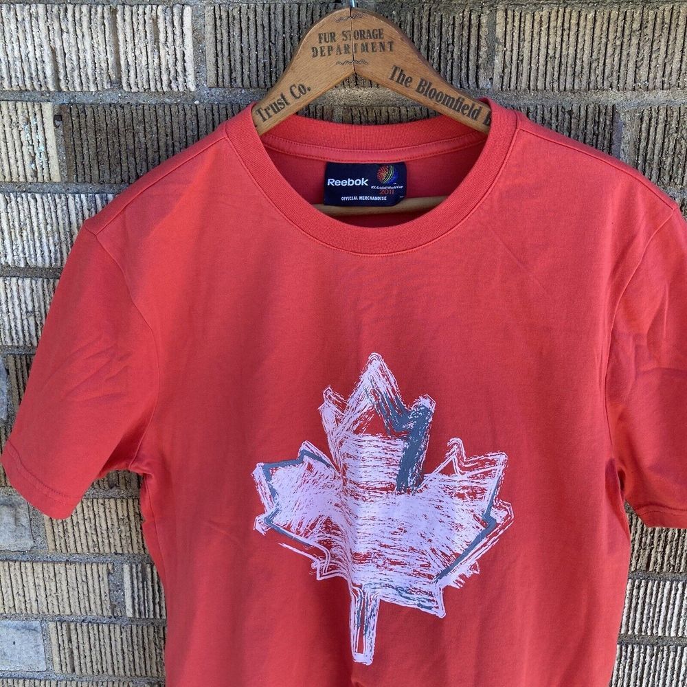 ICC Cricket World Cup 2011 Men's XS Red Maple Leaf CANADA T-Shirt Reebok Stretch
